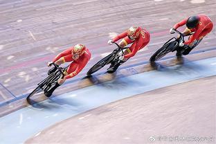 高开低走！小史密斯15中8拿到20分9板&下半场2分